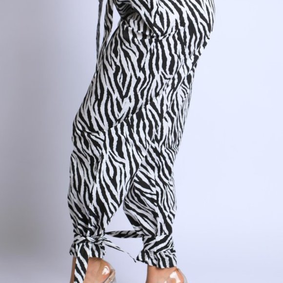 Women's Black & White Zebra Print Belted Paper Bag Cargo Pants - Picture 3 of 6